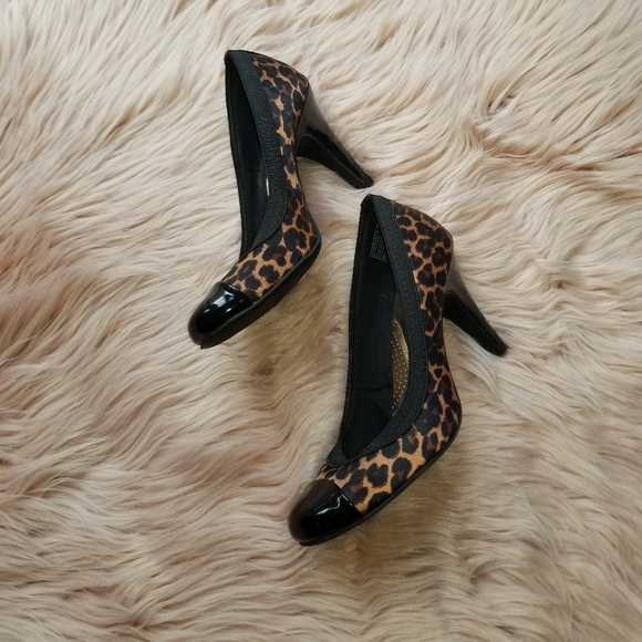 💕Animal Print Heels 6 1/2💕 - Picture 6 of 8